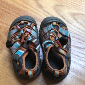 Keen size 8 toddler sandals orange